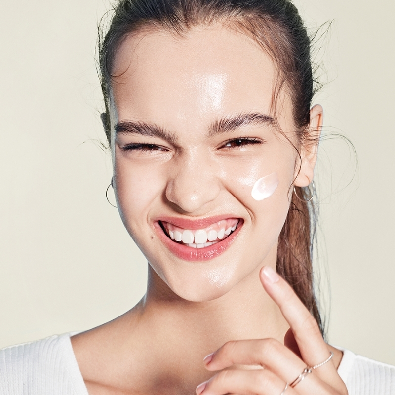 AC Collection Lightweight Soothing Moisturizer 80ml - Image 7